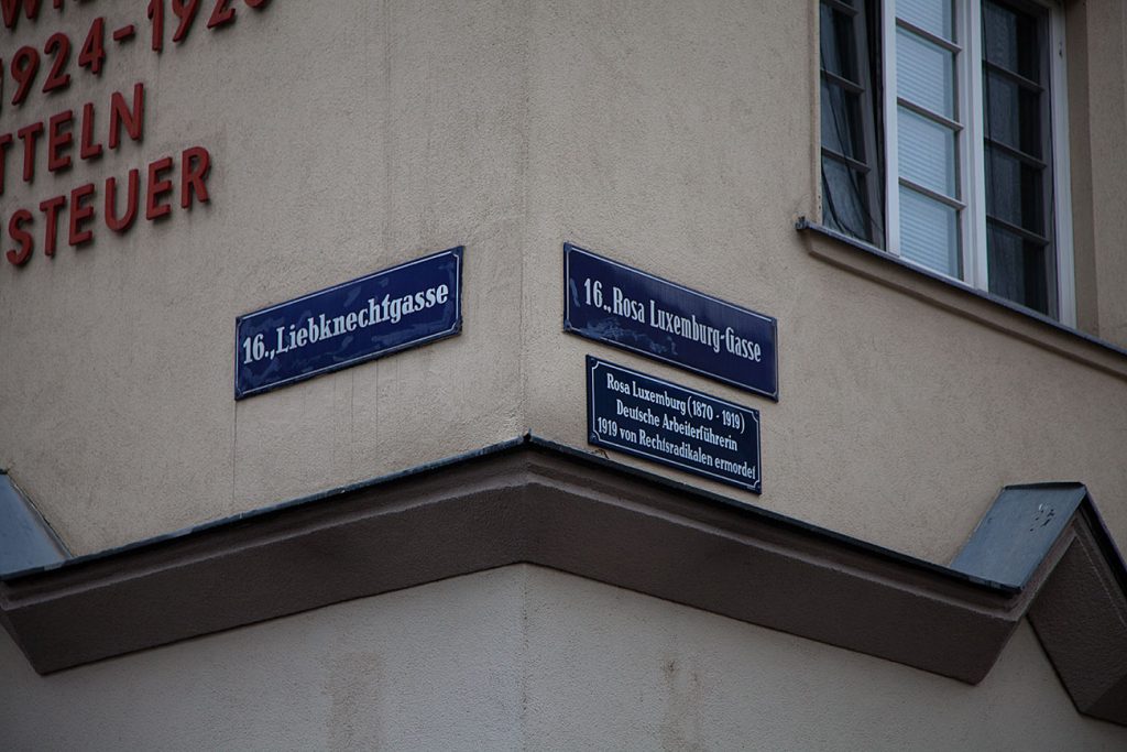 Två, i Tyskland, mördade socialister har fått ge namn åt gator i ett av bostadsområdena vi besökte.